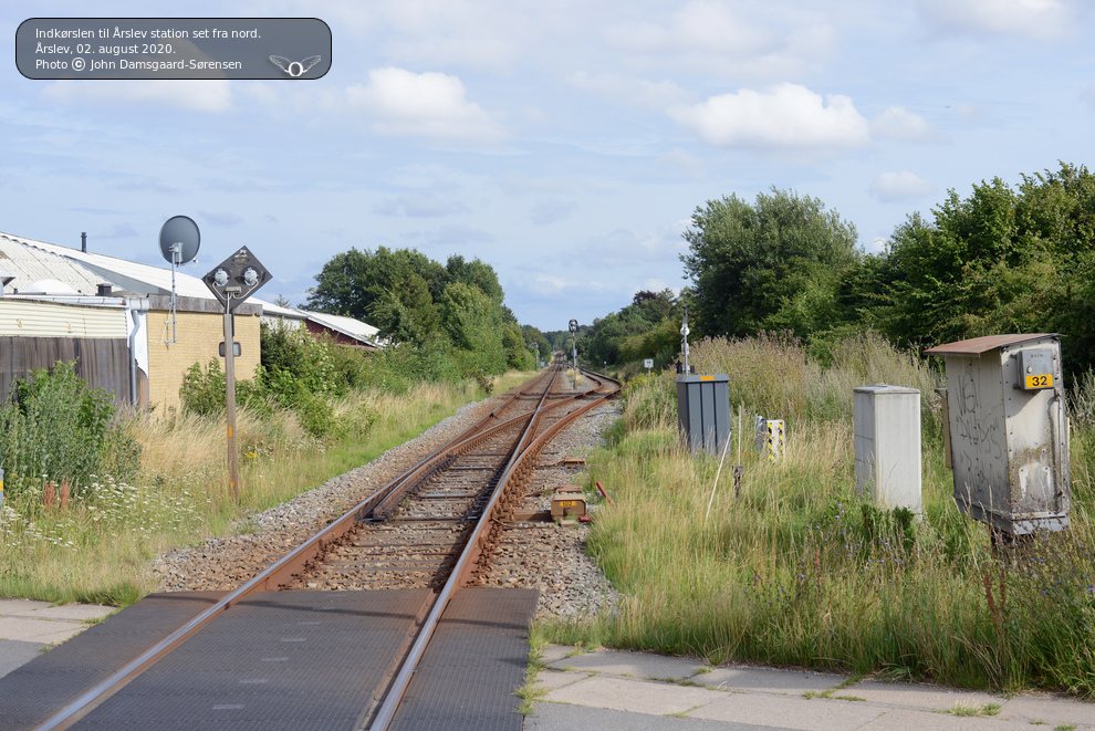 Indkørslen til Årslev station