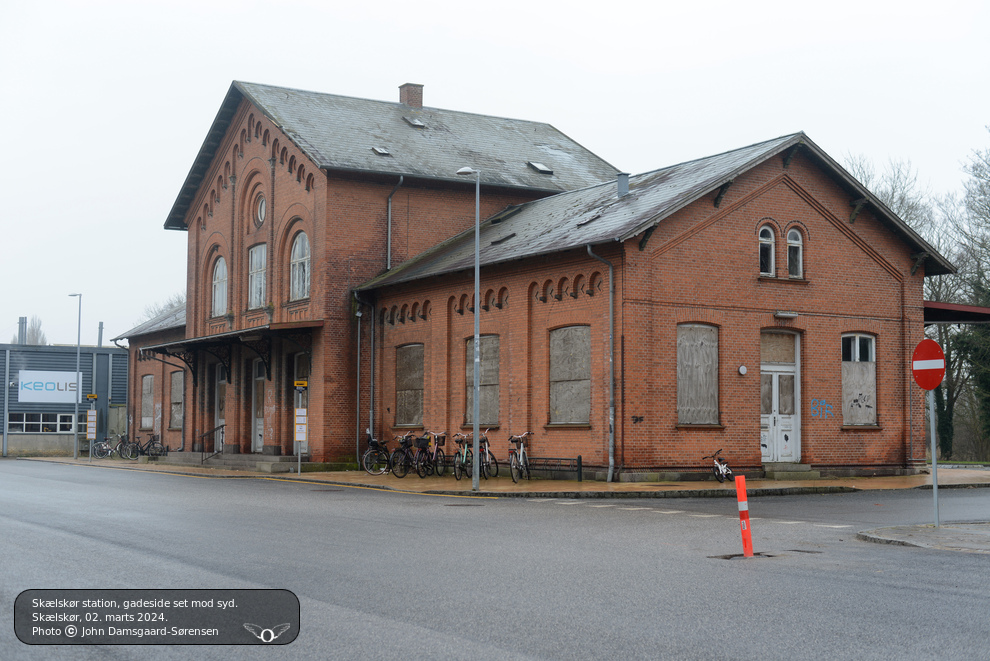 Skælskør station, gadeside set mod syd