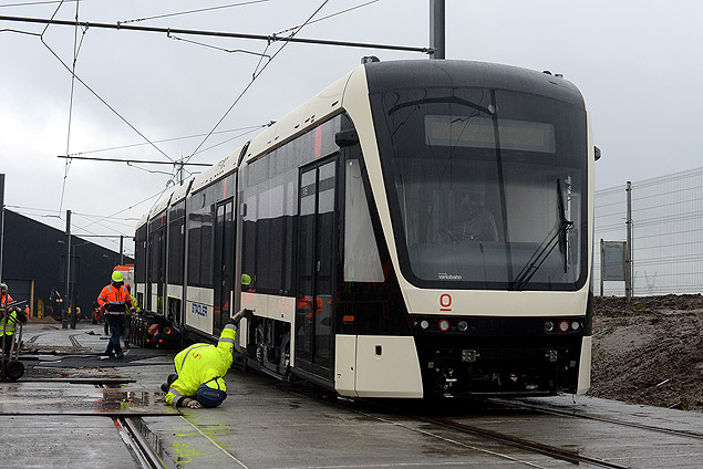 Bogier Tjekkes Ved Levering Af Første Togsæt Til Odense Letbane 20 Februar 2020 Cmc Hjallese 